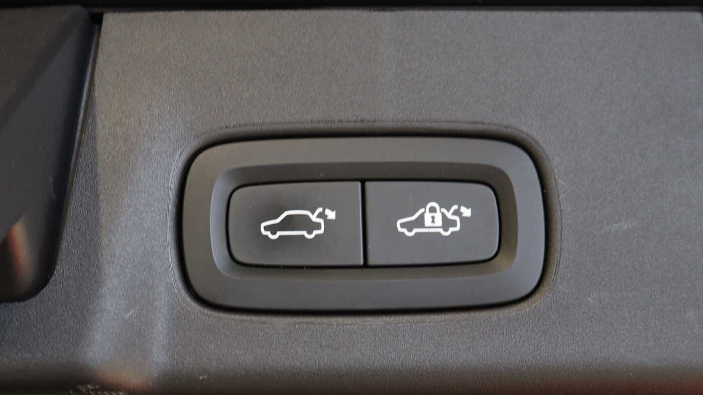 Volvo V90 Cross Country B5 (P) AWD (Lounge & Climate Pack, Sunroof, 360 Camera, Pilot Assist, BLIS)