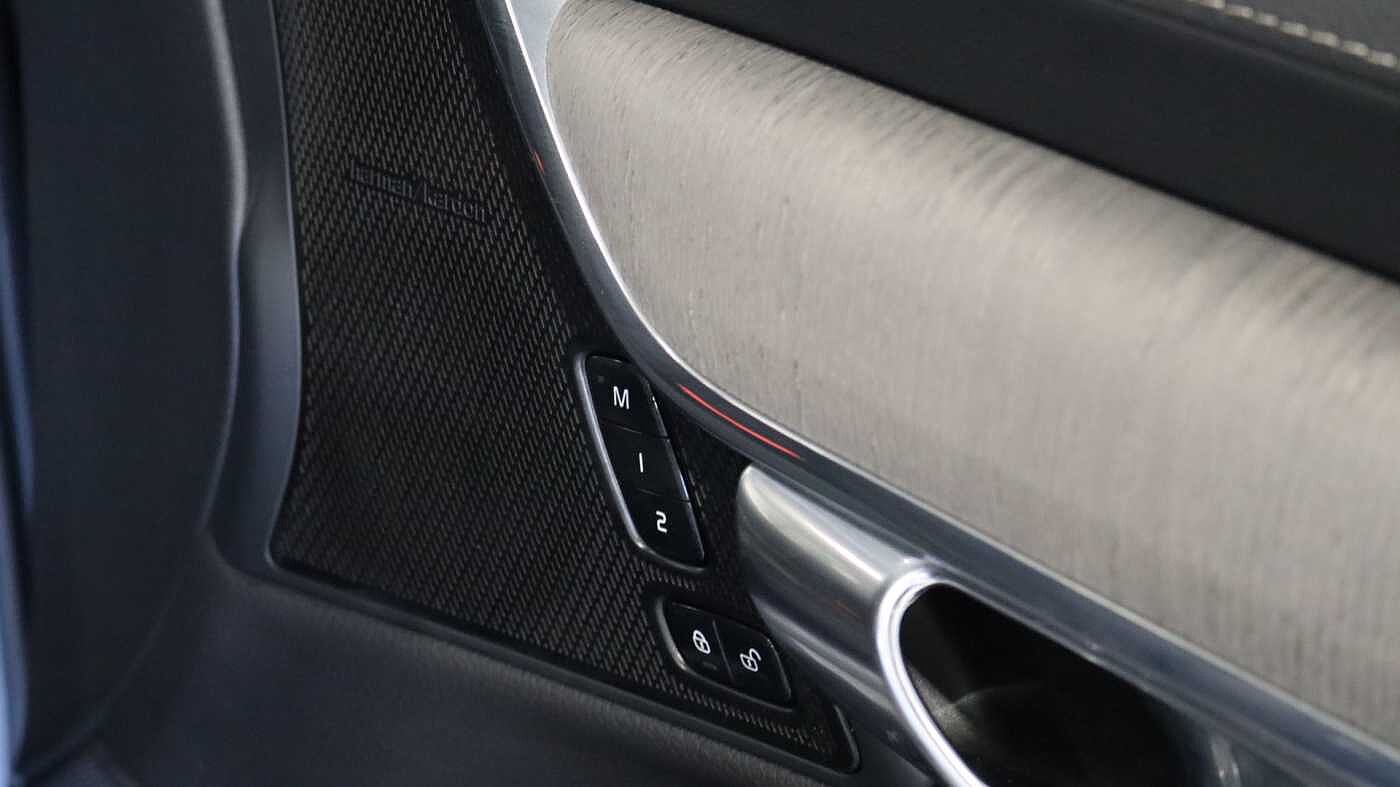 Volvo V90 Cross Country B5 (P) AWD (Lounge & Climate Pack, Sunroof, 360 Camera, Pilot Assist, BLIS)