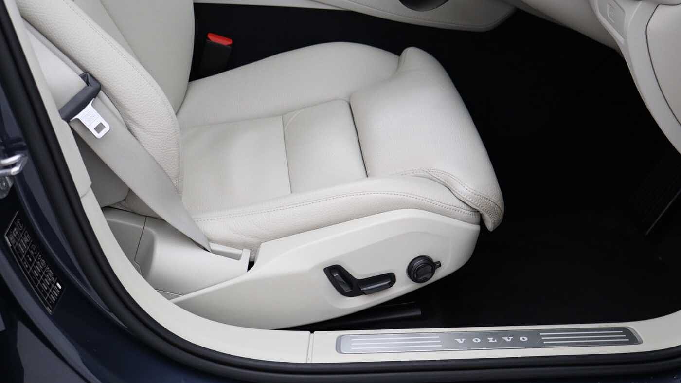 Volvo V90 Cross Country B5 (D) AWD Plus (Blond Leather, Harman/Kardon Sound, 360 Camera)