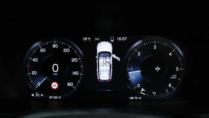 Volvo V60 D4 R-Design Manual (Winter Pack, Cruise Control, Tinted Windows)