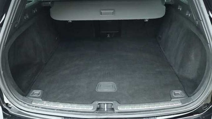 Volvo V60 D4 R-Design Manual (Winter Pack, Cruise Control, Tinted Windows)