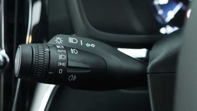 Volvo V60 D4 R-Design Manual (Winter Pack, Cruise Control, Tinted Windows)