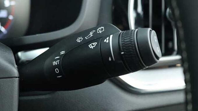 Volvo V60 D4 R-Design Manual (Winter Pack, Cruise Control, Tinted Windows)