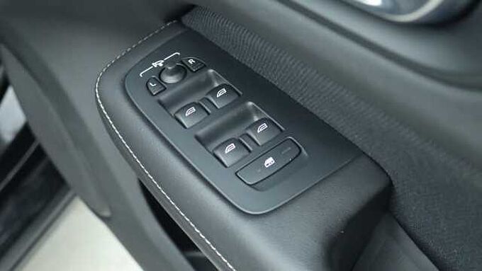 Volvo V60 D4 R-Design Manual (Winter Pack, Cruise Control, Tinted Windows)