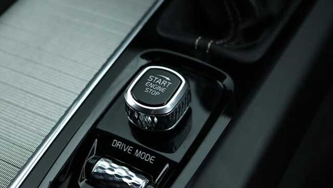 Volvo V60 D4 R-Design Manual (Winter Pack, Cruise Control, Tinted Windows)