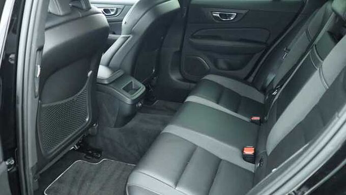 Volvo V60 D4 R-Design Manual (Winter Pack, Cruise Control, Tinted Windows)