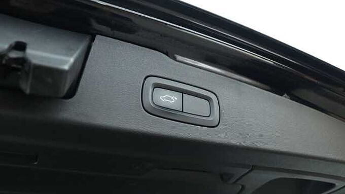 Volvo V60 D4 R-Design Manual (Winter Pack, Cruise Control, Tinted Windows)