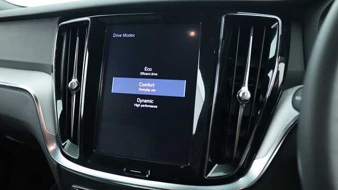 Volvo V60 D4 R-Design Manual (Winter Pack, Cruise Control, Tinted Windows)