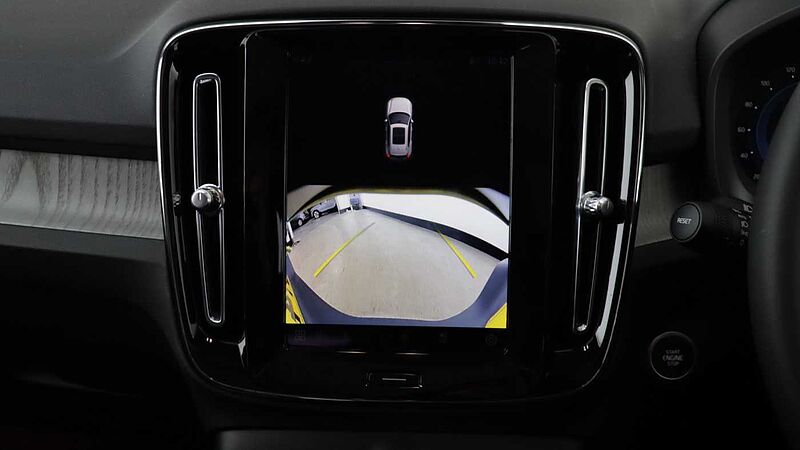 Volvo XC40 B4 (P) Ultra Dark Auto (Sunroof, 360 Camera, BLIS)