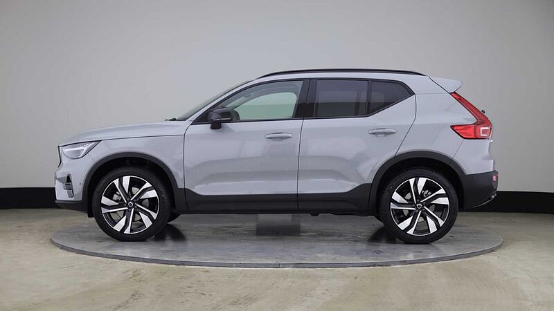 Volvo XC40 B4 (P) Ultra Dark Auto (Sunroof, 360 Camera, BLIS)