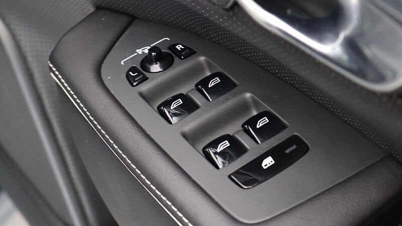 Volvo S90 T8 AWD PHEV R-Design (Climate Pack, Adaptive Cruise, Park Camera)