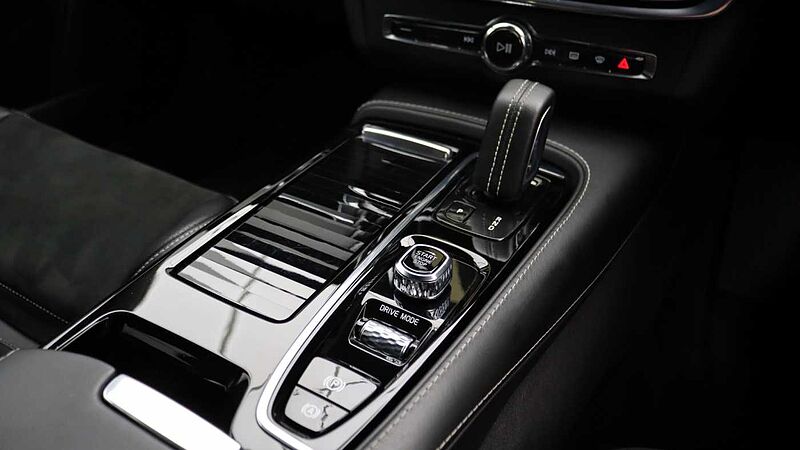 Volvo S90 T8 AWD PHEV R-Design (Climate Pack, Adaptive Cruise, Park Camera)