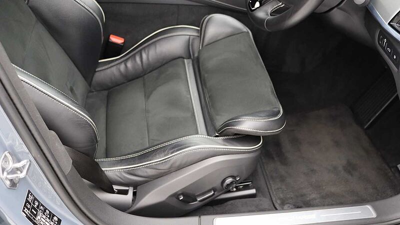 Volvo S90 T8 AWD PHEV R-Design (Climate Pack, Adaptive Cruise, Park Camera)