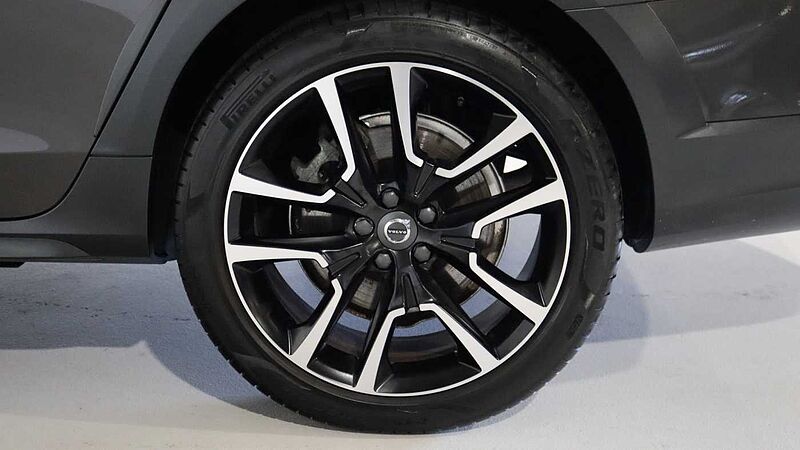 Volvo V90 Cross Country B5 (P) AWD (Lounge & Climate Pack, Sunroof, 360 Camera, Pilot Assist, BLIS)