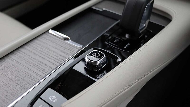 Volvo V90 Cross Country B5 (D) AWD Plus (Blond Leather, Harman/Kardon Sound, 360 Camera)