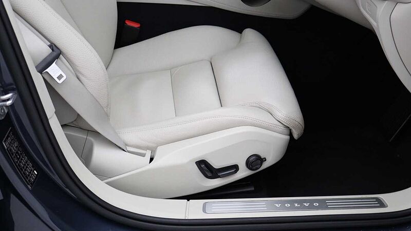 Volvo V90 Cross Country B5 (D) AWD Plus (Blond Leather, Harman/Kardon Sound, 360 Camera)