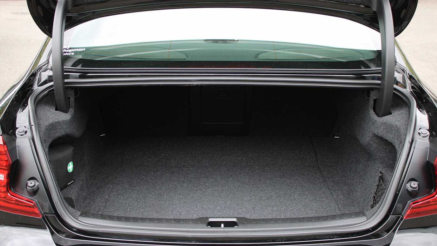 Volvo S60 T8 AWD PHEV R-Design Plus (Xenium & Winter Packs & Harman/Kardon Audio)