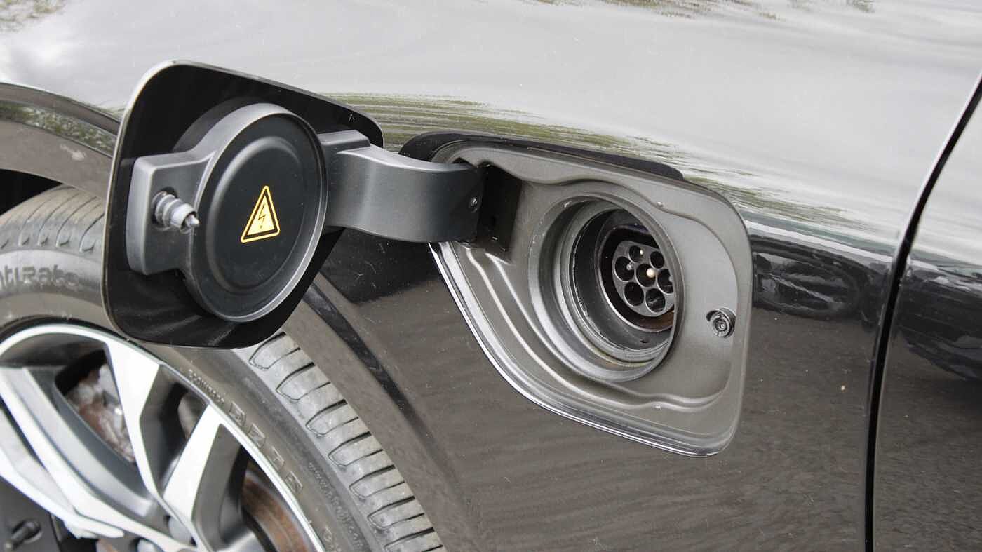 Volvo S60 T8 AWD PHEV R-Design Plus (Xenium & Winter Packs & Harman/Kardon Audio)