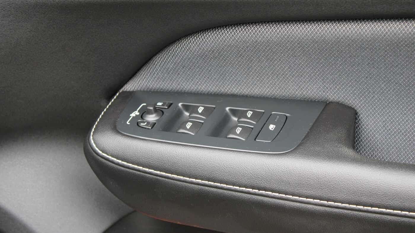 Volvo S60 T8 AWD PHEV R-Design Plus (Xenium & Winter Packs & Harman/Kardon Audio)