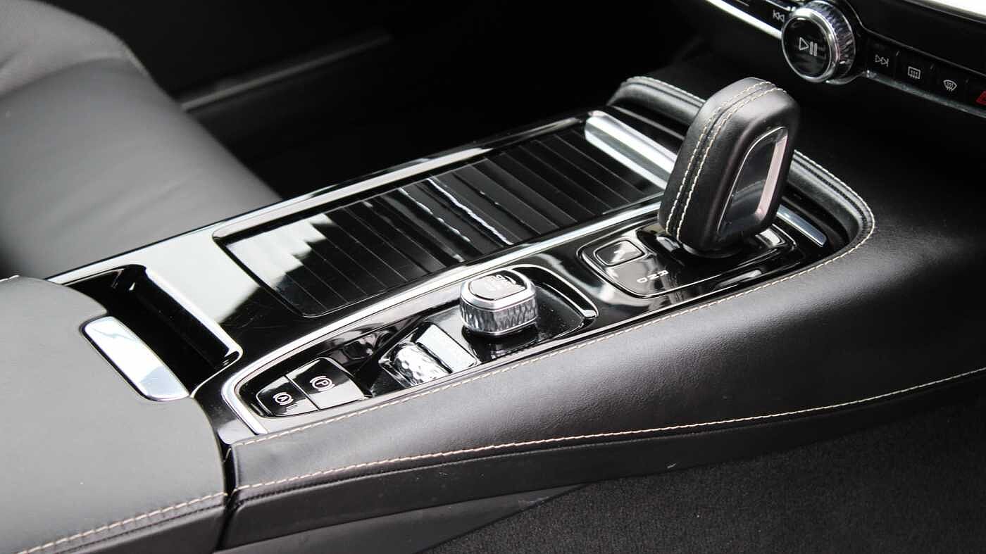 Volvo S60 T8 AWD PHEV R-Design Plus (Xenium & Winter Packs & Harman/Kardon Audio)