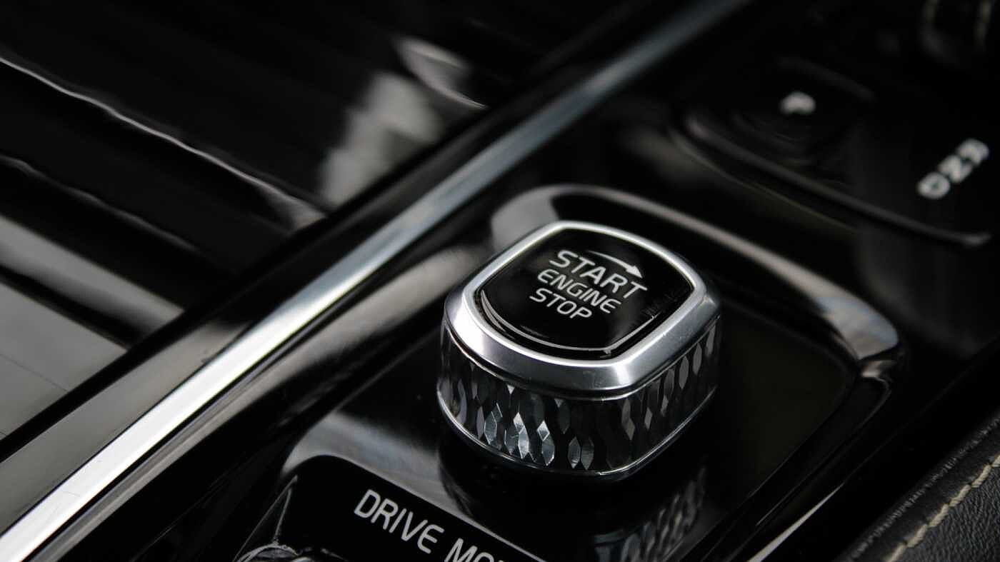 Volvo S60 T8 AWD PHEV R-Design Plus (Xenium & Winter Packs & Harman/Kardon Audio)