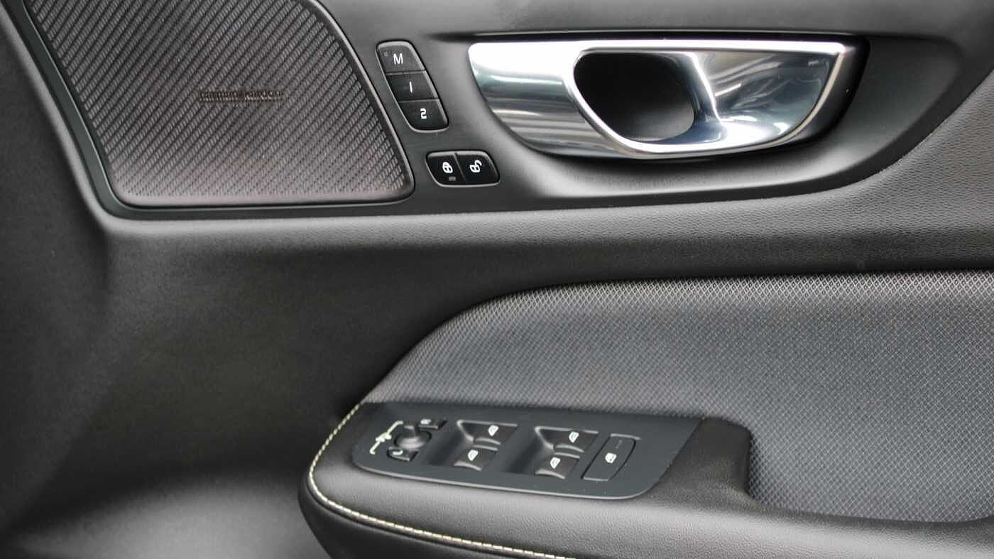 Volvo S60 T8 AWD PHEV R-Design Plus (Xenium & Winter Packs & Harman/Kardon Audio)