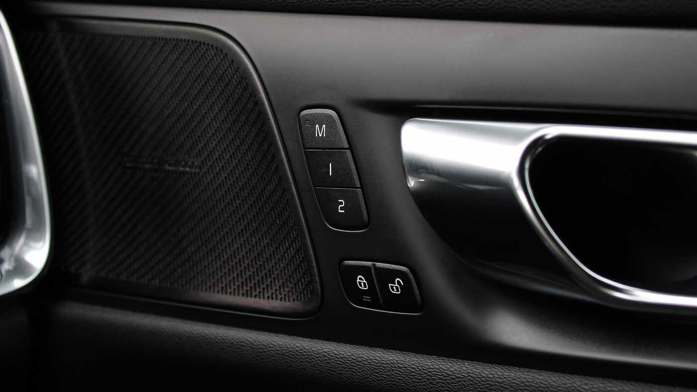 Volvo S60 T8 AWD PHEV R-Design Plus (Xenium & Winter Packs & Harman/Kardon Audio)