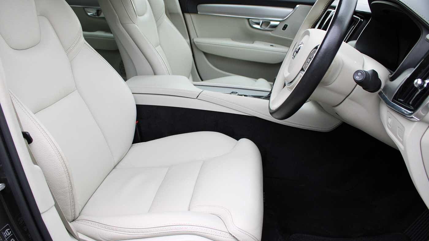 Volvo V90 Cross Country D4 AWD Pro Auto (Blond Leather, Air Suspension, Apple CarPlay, BLIS)