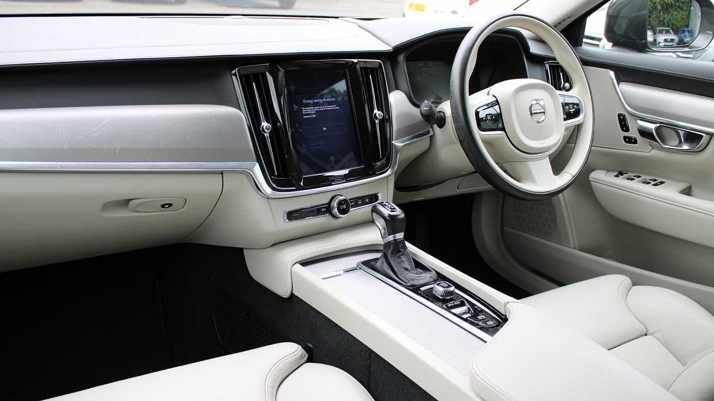 Volvo V90 Cross Country D4 AWD Pro Auto (Blond Leather, Air Suspension, Apple CarPlay, BLIS)