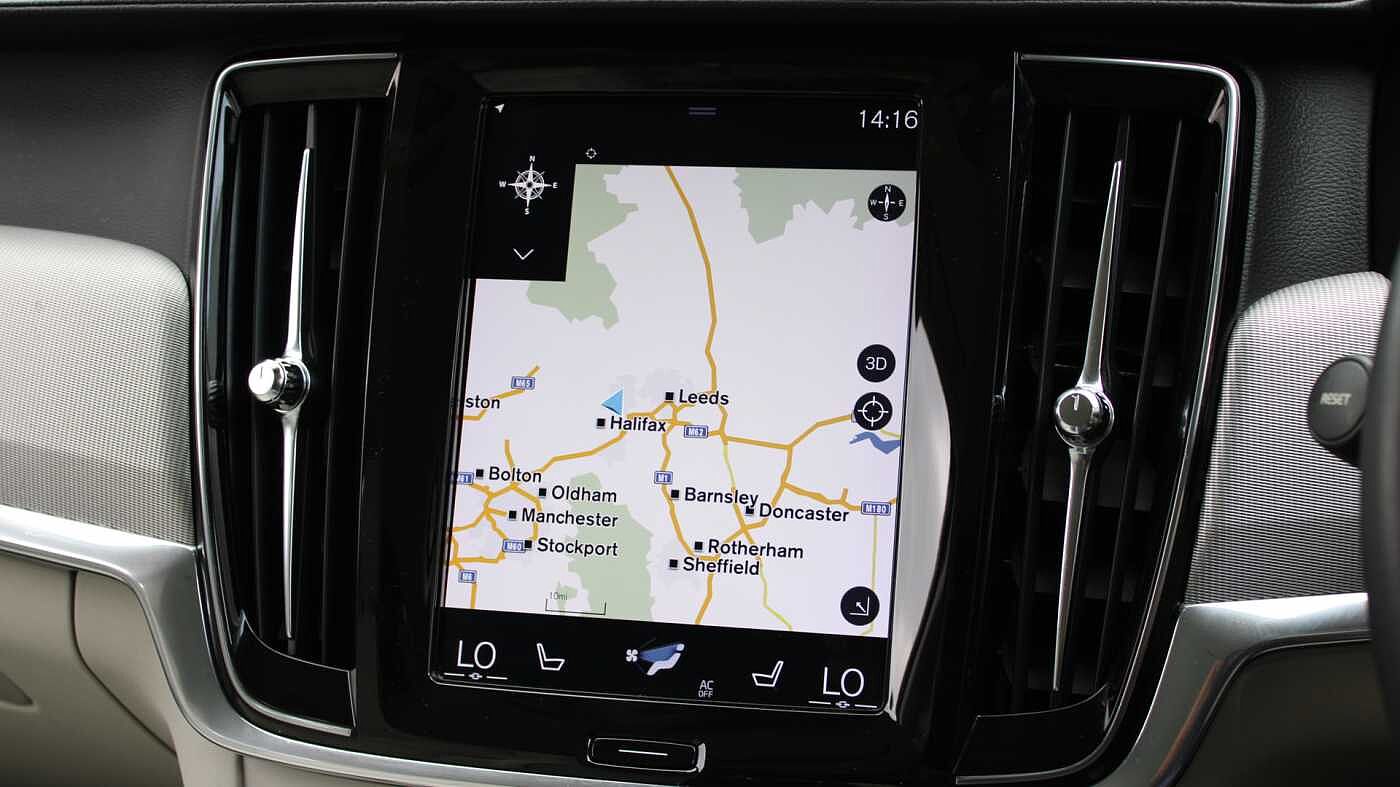 Volvo V90 Cross Country D4 AWD Pro Auto (Blond Leather, Air Suspension, Apple CarPlay, BLIS)
