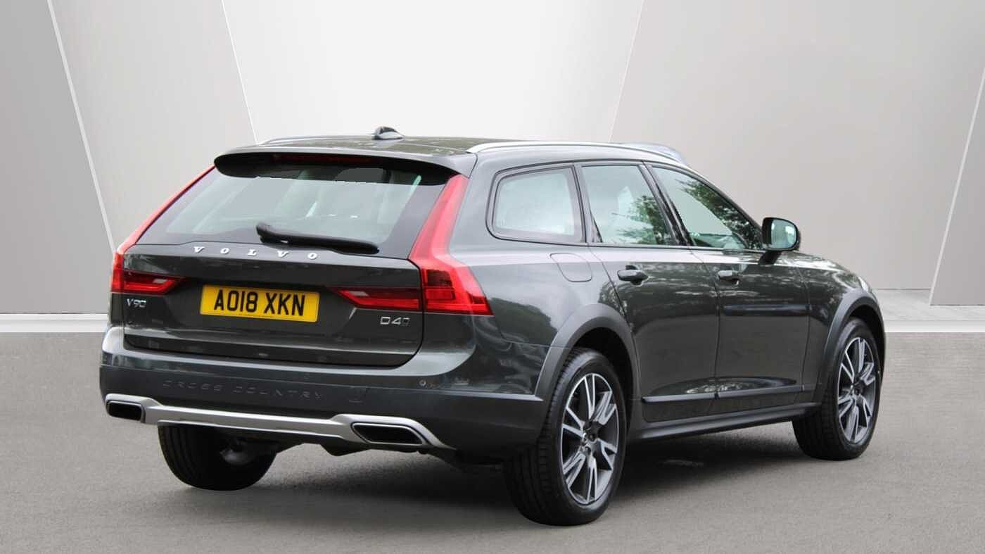 Volvo V90 Cross Country D4 AWD Pro Auto (Blond Leather, Air Suspension, Apple CarPlay, BLIS)