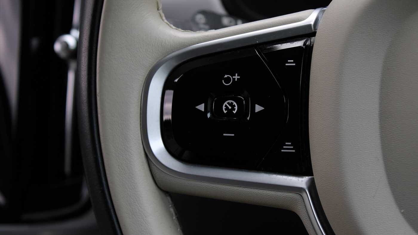 Volvo V90 Cross Country D4 AWD Pro Auto (Blond Leather, Air Suspension, Apple CarPlay, BLIS)