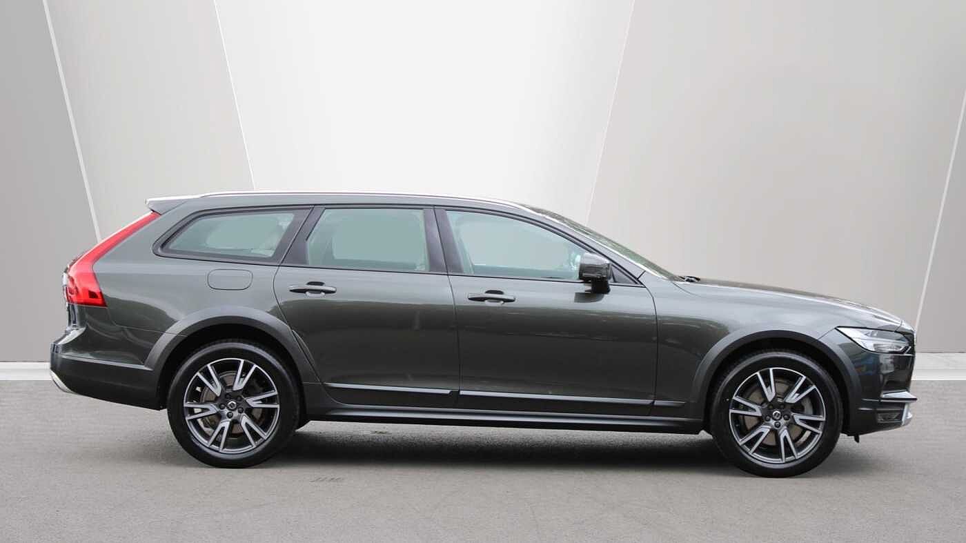 Volvo V90 Cross Country D4 AWD Pro Auto (Blond Leather, Air Suspension, Apple CarPlay, BLIS)