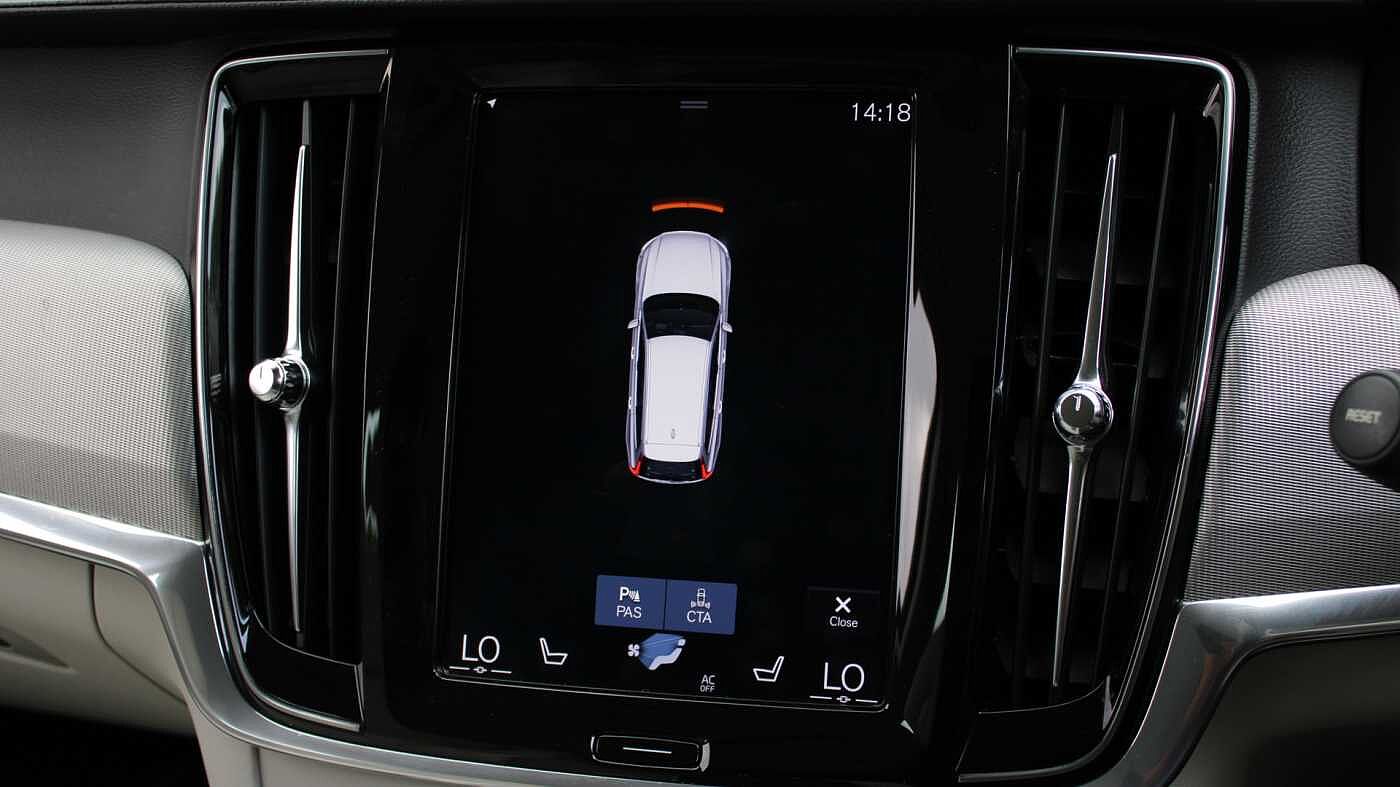 Volvo V90 Cross Country D4 AWD Pro Auto (Blond Leather, Air Suspension, Apple CarPlay, BLIS)
