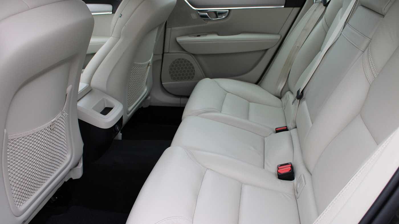 Volvo V90 Cross Country D4 AWD Pro Auto (Blond Leather, Air Suspension, Apple CarPlay, BLIS)