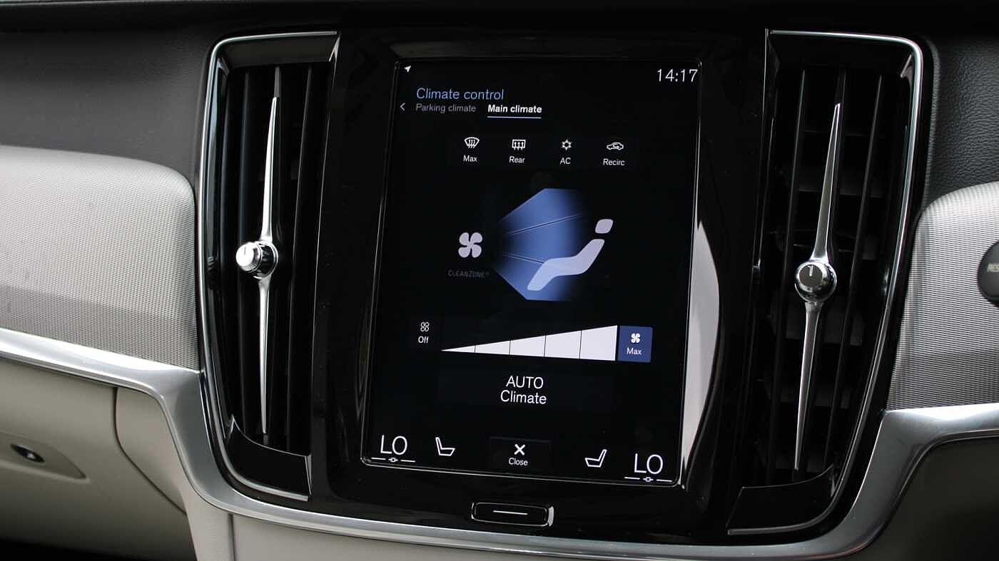 Volvo V90 Cross Country D4 AWD Pro Auto (Blond Leather, Air Suspension, Apple CarPlay, BLIS)