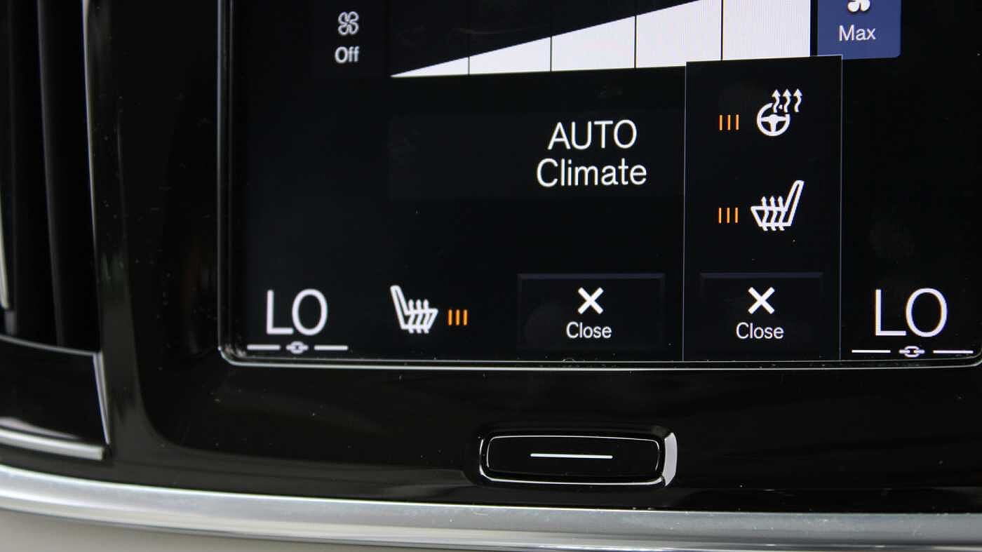 Volvo V90 Cross Country D4 AWD Pro Auto (Blond Leather, Air Suspension, Apple CarPlay, BLIS)