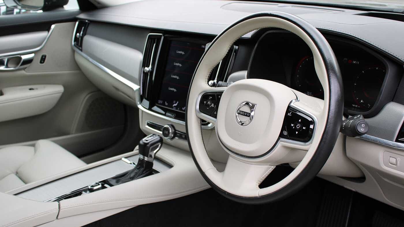 Volvo V90 Cross Country D4 AWD Pro Auto (Blond Leather, Air Suspension, Apple CarPlay, BLIS)