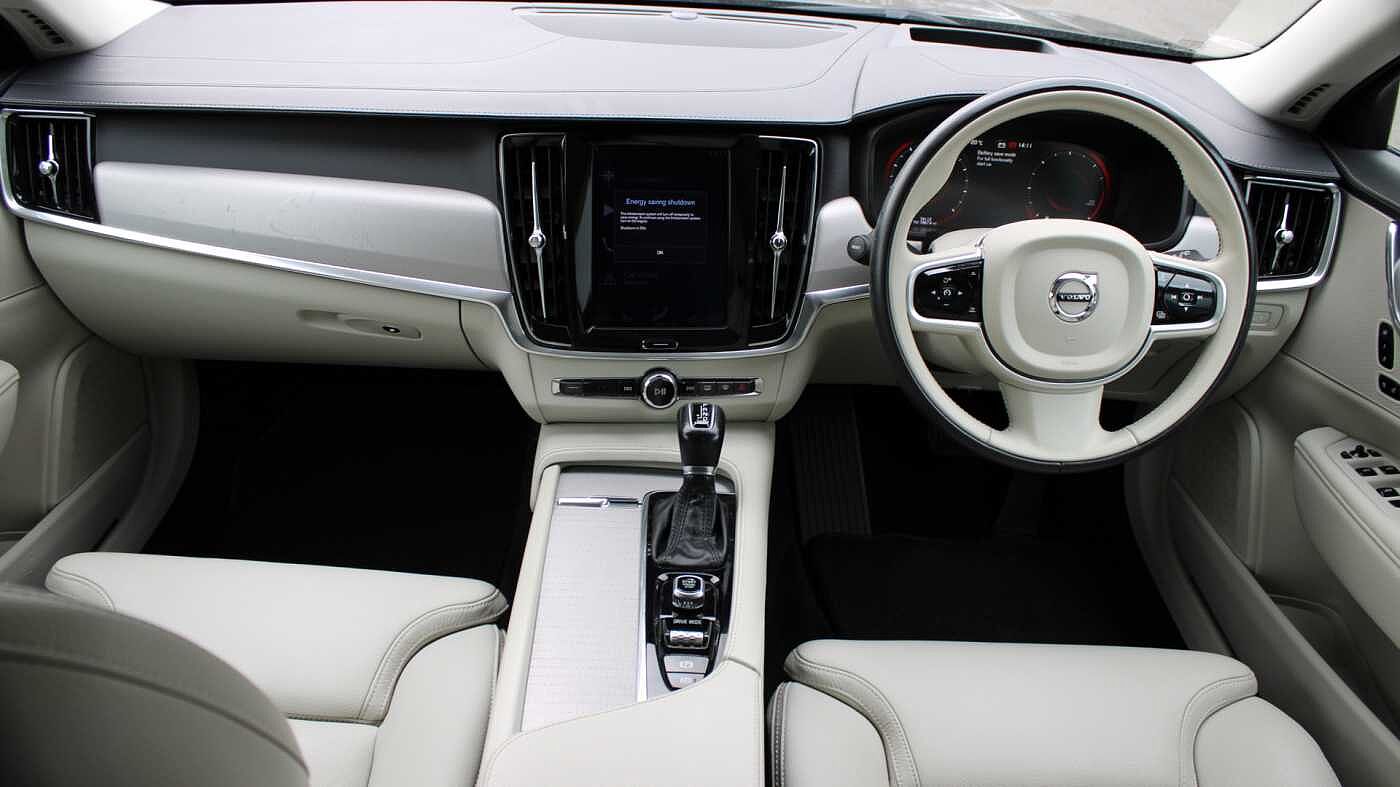 Volvo V90 Cross Country D4 AWD Pro Auto (Blond Leather, Air Suspension, Apple CarPlay, BLIS)