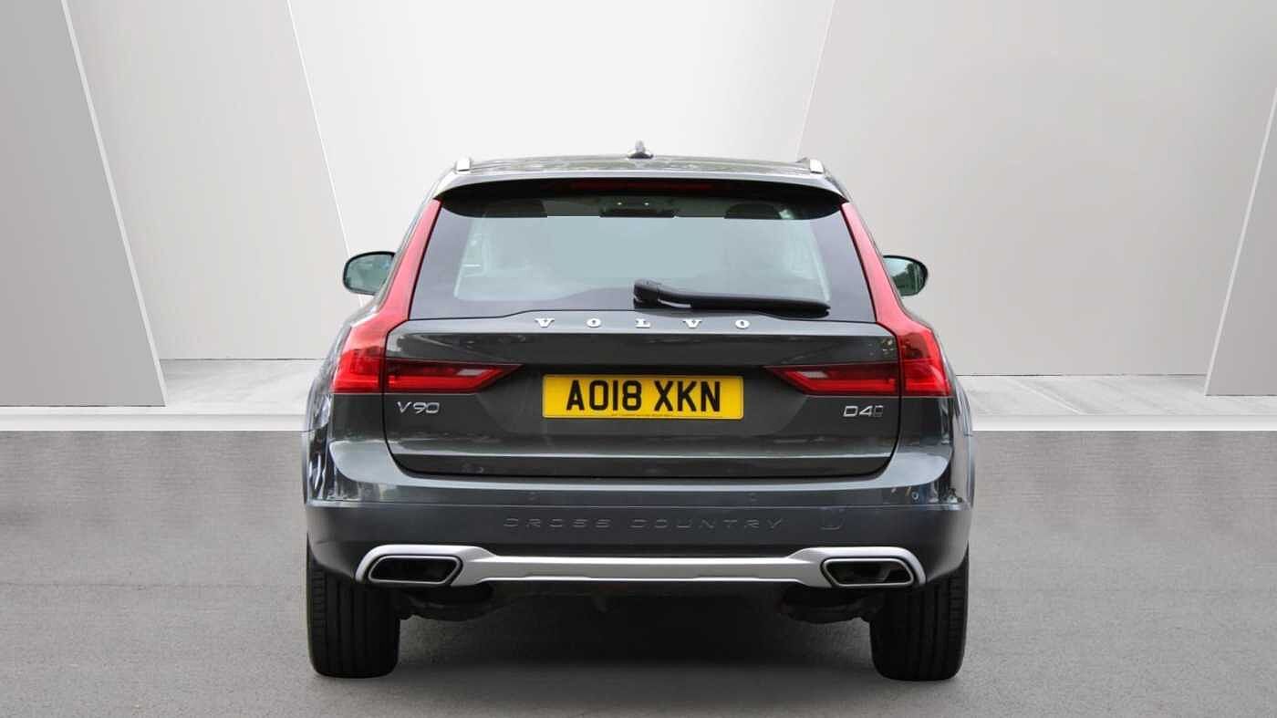 Volvo V90 Cross Country D4 AWD Pro Auto (Blond Leather, Air Suspension, Apple CarPlay, BLIS)