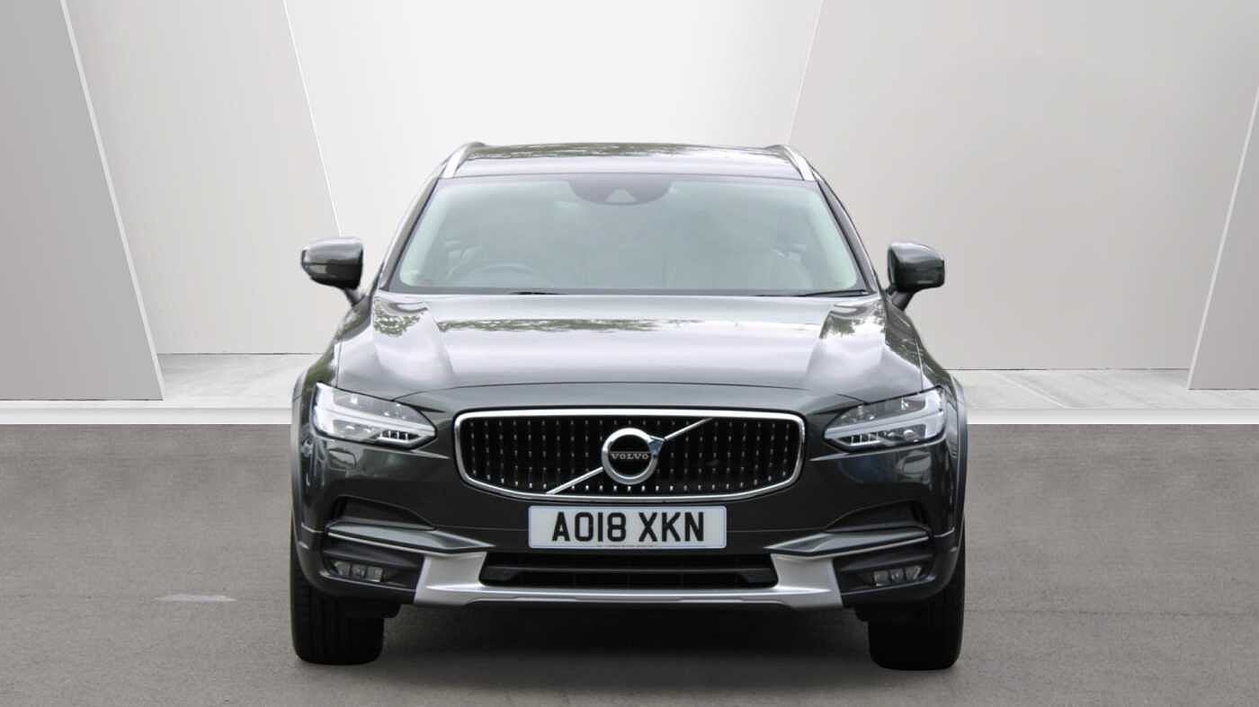 Volvo V90 Cross Country D4 AWD Pro Auto (Blond Leather, Air Suspension, Apple CarPlay, BLIS)