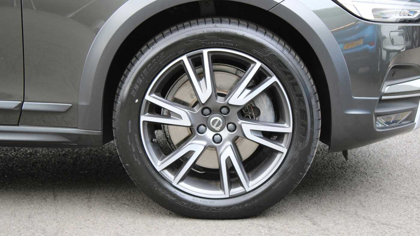 Volvo V90 Cross Country D4 AWD Pro Auto (Blond Leather, Air Suspension, Apple CarPlay, BLIS)