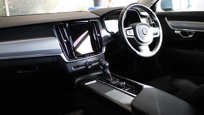 Volvo S90 T4 Momentum Plus (Park Camera, Heated Seats, Pilot Assist)