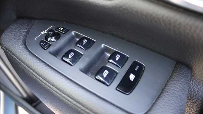 Volvo S90 T4 Momentum Plus (Park Camera, Heated Seats, Pilot Assist)