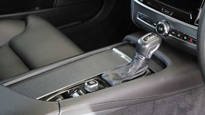 Volvo S90 T4 Momentum Plus (Park Camera, Heated Seats, Pilot Assist)