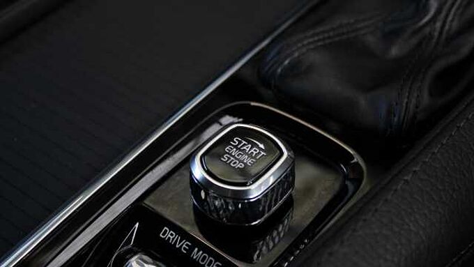 Volvo S90 T4 Momentum Plus (Park Camera, Heated Seats, Pilot Assist)