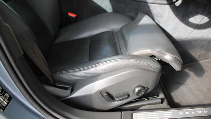 Volvo S90 T4 Momentum Plus (Park Camera, Heated Seats, Pilot Assist)