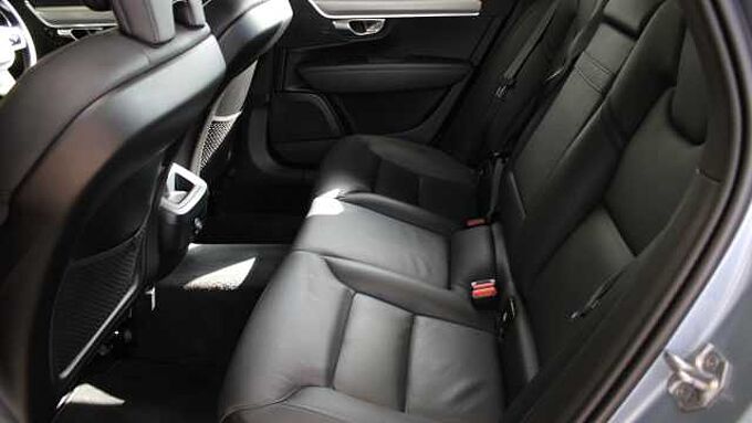 Volvo S90 T4 Momentum Plus (Park Camera, Heated Seats, Pilot Assist)