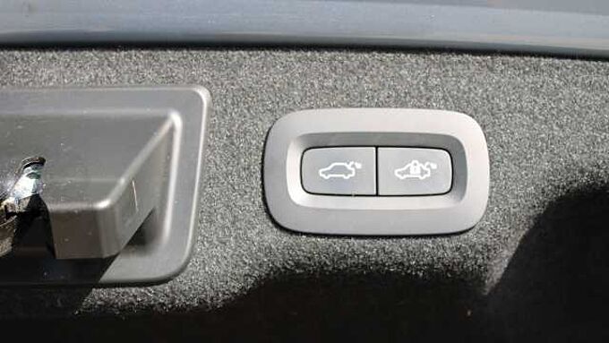 Volvo S90 T4 Momentum Plus (Park Camera, Heated Seats, Pilot Assist)