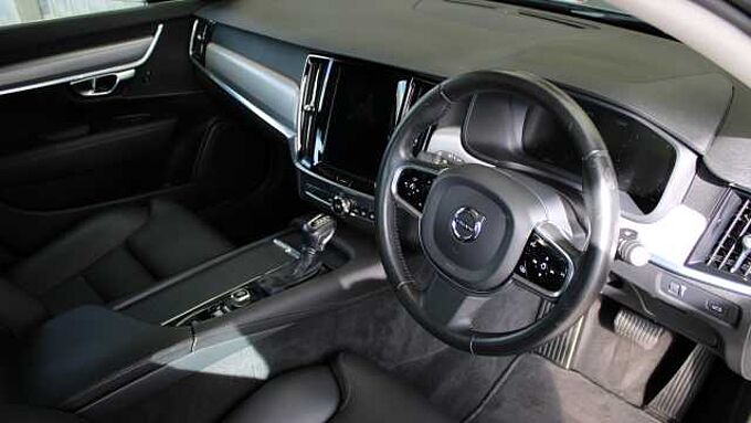 Volvo S90 T4 Momentum Plus (Park Camera, Heated Seats, Pilot Assist)